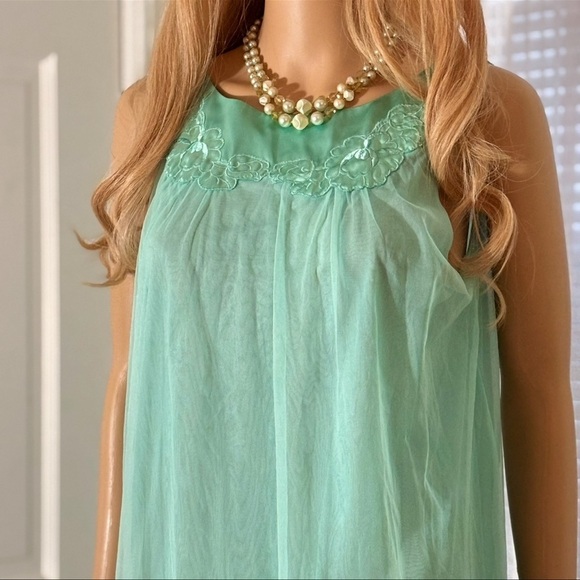 VINTAGE GOSSARD ARTIMIS ELEGANT FLOOR LENGTH NIGHT GOWN WORN FOR MODELING SHOOT - Picture 7 of 7